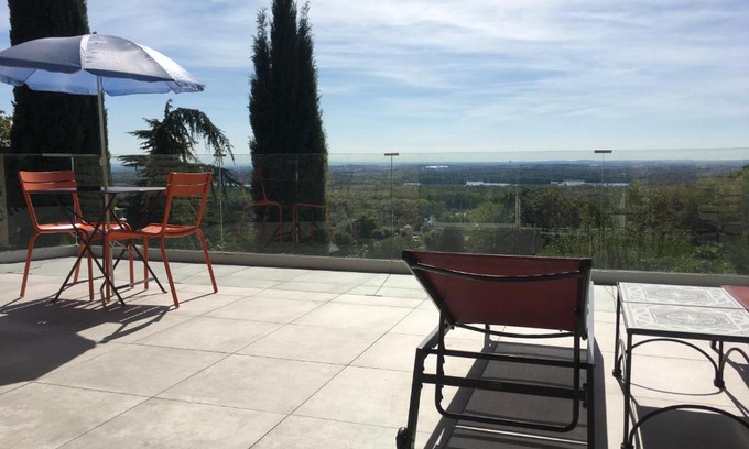 Miribel Bed & Breakfast | Discover La Villa du Rhône: Beachfront Bliss Awaits