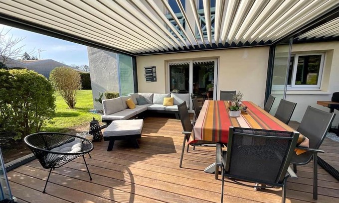 Saint-Vincent-de-Tyrosse Villa | Discover La Villa Louca: Pet & Child Friendly Retreat