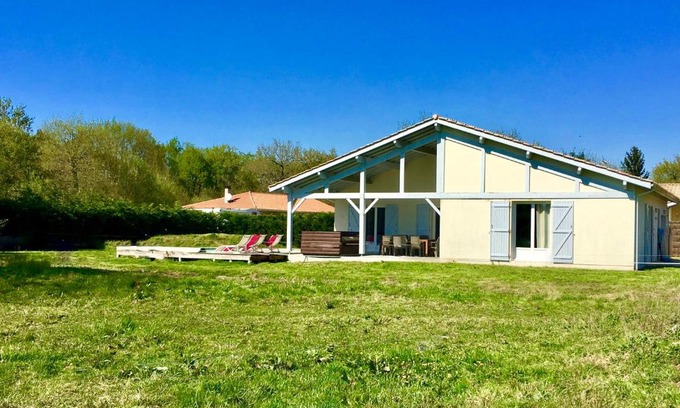 Sainte-Eulalie-en-Born Villa | Explore LA VILLA LANDAISE: Oceanfront Oasis with Spa