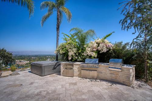 Calabasas Villa | Lake View Calabasas Villa with Private Pool and Hot Tub