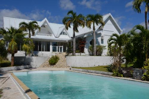 Saint-Benoit House | La Villa Mirabelle