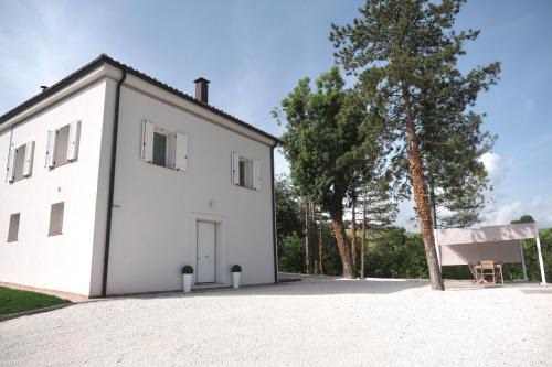 Fabriano Apartment | La Villa Suite 2: Family-Friendly Stay with Pet Amenities