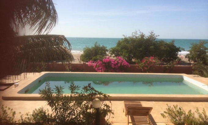 Diakhanor House | Beachfront Escape: La Villa Sur La Plage with Ocean View