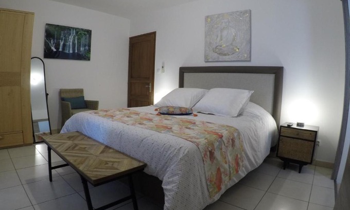 Sainte-Clotilde Bed & Breakfast | Experience La Villa Vie d'Hôte: Guest Rated 9/10 with Pool