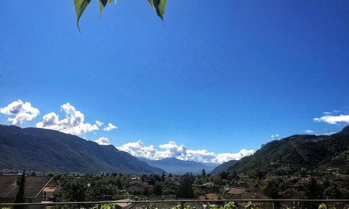 Lana Apartment | La Villetta N°17: Oceanfront Escape with 9.7/10 Rating