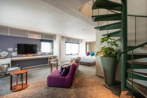 Shimogyo Hotel | Explore La Viola: Guest Favorite with Hot Tub & Breakfast