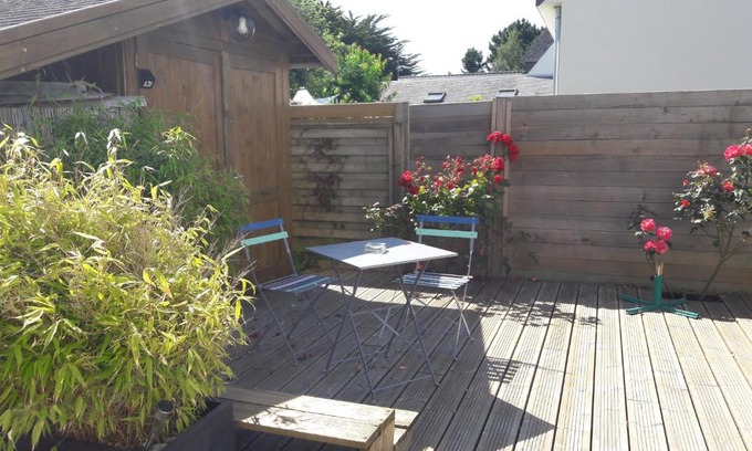La Trinite-sur-Mer Apartment | Discover La Voile Bleue: Ocean View with Kitchen Access