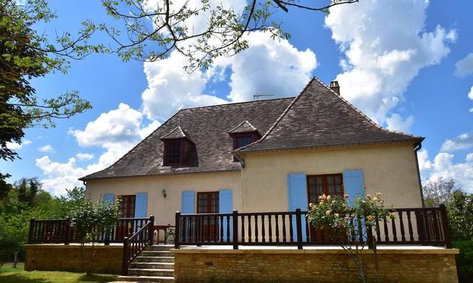 Villefranche-du-Perigord House | Inviting Lantheuil Home with Garden and Pet-Friendly Amenities