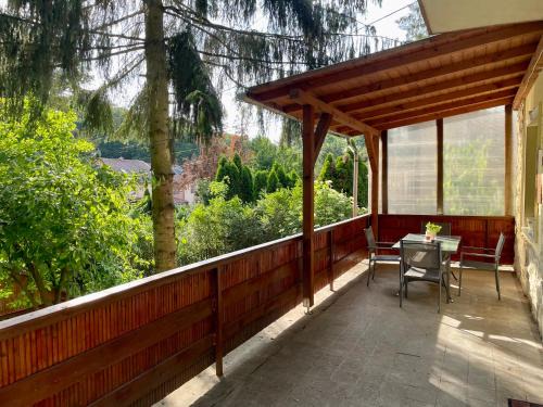 Miskolc-Tapolca Apartment | Budget-Friendly LaBONI Apartman: Pet and Child Friendly Stay