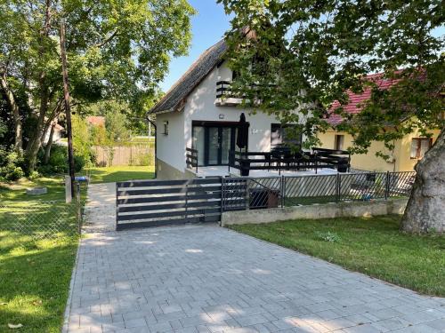 Balatonszemes House | Discover Ozark Balatonszemes: Top-Rated Family Escape
