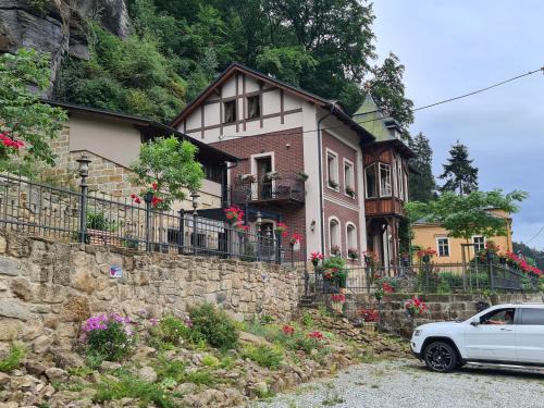 Hrensko House | Discover Labský Dvůr: Pet-Friendly Retreat with Kitchen Access