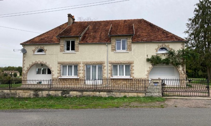 Herry Apartment | Tranquil Lac De Lumiere: Guest Rated 9.8, Pet Friendly Escape