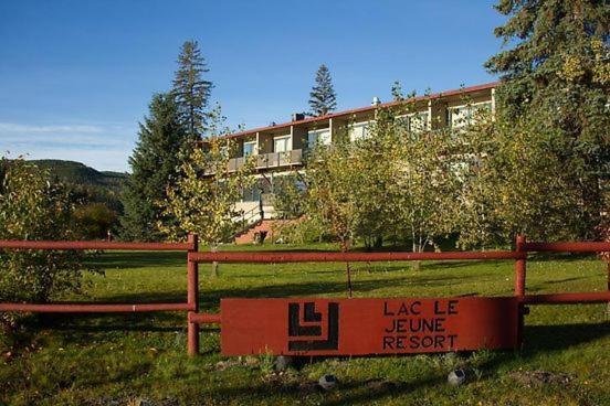 Lac Le Jeune Hotel | Pet-Friendly Retreat at Lac Le Jeune Nature Resort
