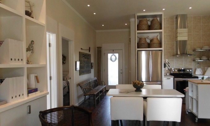Windsor House | Pet-Friendly Getaway at Lace Curtain Village 3 - Rated 10/10