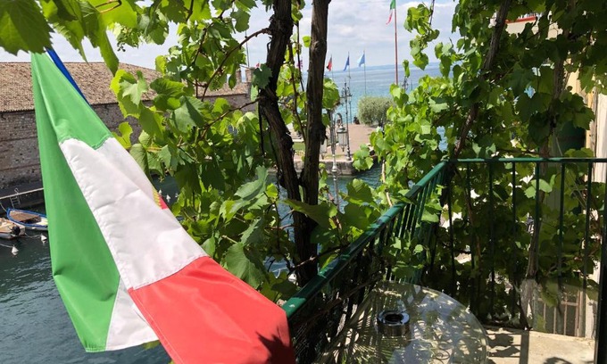 Lazise Old Town Apartment | Lake View Retreat at Lacisivm - Guest Rated 9/10