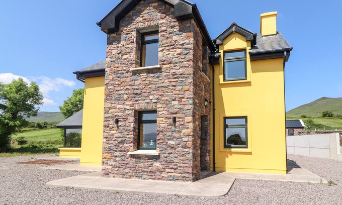 Banna House | Family-Friendly LACK COTTAGE with Open Fire in County Kerry