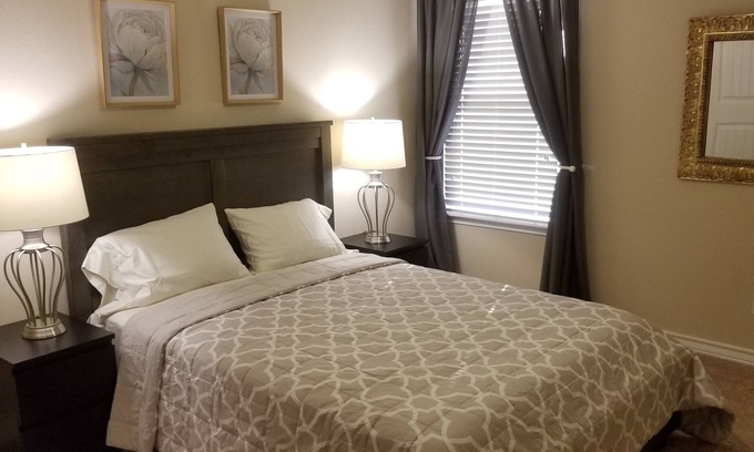 Southside House | Top-Rated Hotel Near Lackland AFB & Seaworld with Breakfast
