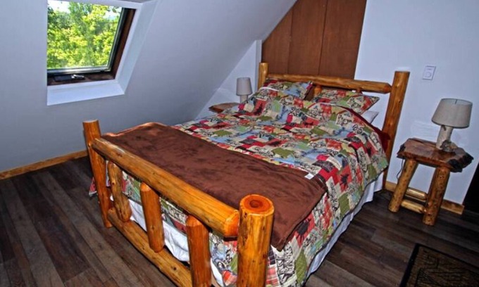 Elizabethtown Ski Chalet | Lacy's Camp, Chalet in amazing Lincoln Pond with WiFi