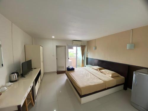 Bangkok Apartment | Budget-Friendly Ladapan Mansion: Child-Friendly Retreat