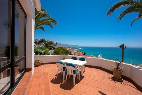 Urbanizacion Ladera del Mar Apartment | Idyllic Ladera Panorama 22: Pool & Family-Friendly Retreat