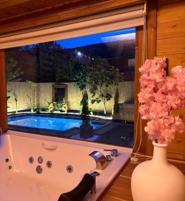 Urla House | Relax at More Urla with Pool & Hot Tub Amenities