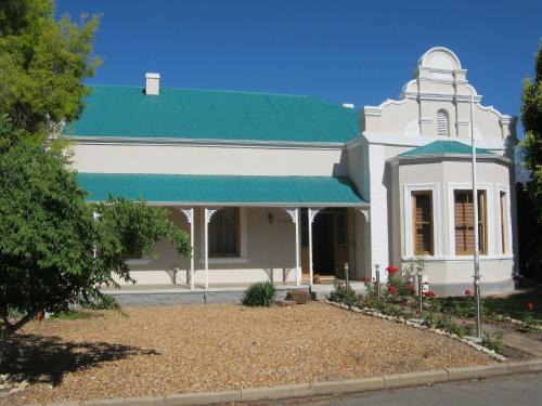 Ladismith House | Discover Ladismith Manor: 4-Star Stay with Pool & Breakfast