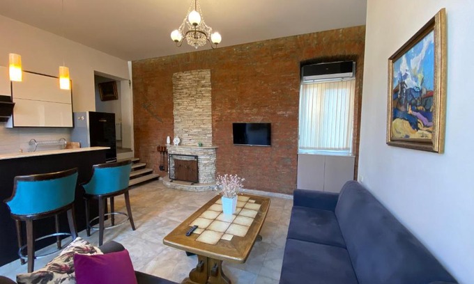 Tbilisi City Centre Apartment | Top-Rated Lado Asatiani Apartment: Family-Friendly Escape