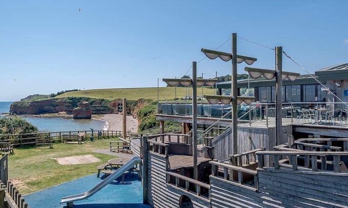 Otterton House | Stylish 12ft-wide Caravan with Oceanfront Views & Pool