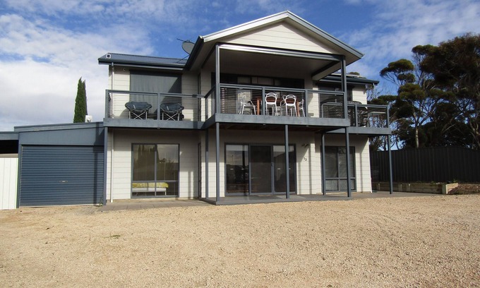 Port Vincent House | Lady Doris: Guest Rated 8.8 with Oceanfront Pool Access