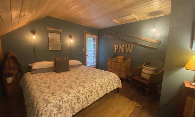 Forks Apartment | Serene Lodge Retreat at Manitou Lodge - Pet Friendly & Welcoming