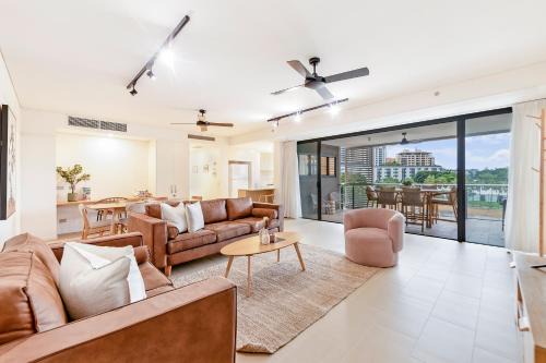 Darwin City Centre Apartment | Elegant Waterfront Retreat at Lady of the Lagoon