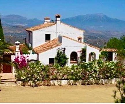 Colmenar House | Discover Lagar El Buho: Pet-Friendly Paradise Awaits