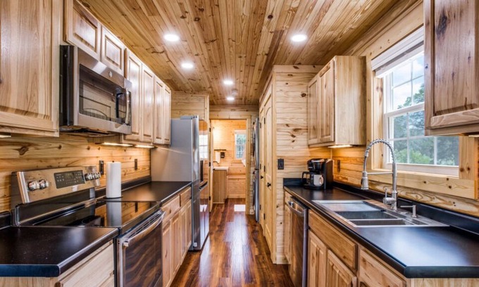 Oatmeal House | Lago - Craftsman Style "Lake Cabin" near Lake Travis