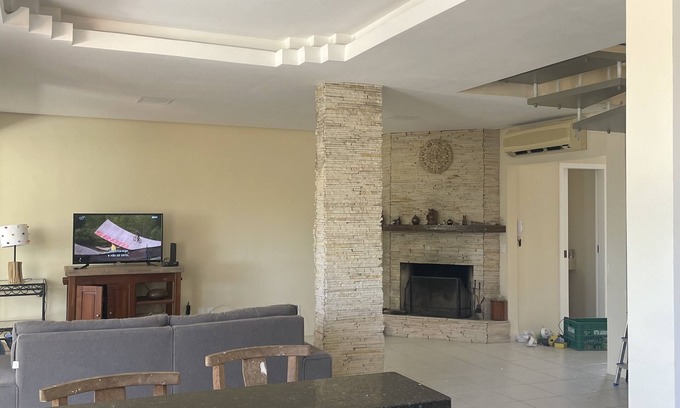 Canto da Lagoa House | Peaceful Lagoa da Conceição: Near Beaches & Family-Friendly