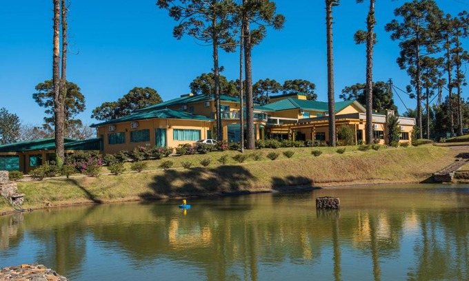 Lagoa Vermelha Hotel | Relax at Lagoa Parque Hotel with Pool and Family Amenities