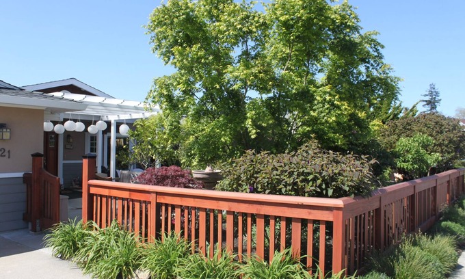 West Alameda House | Lagoon House: Guest Rated 10/10 with Family-Friendly Amenities