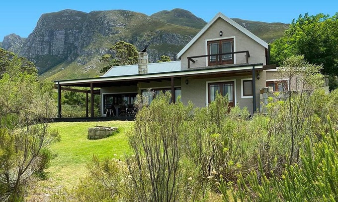 Overstrand House | Lagoon View in Hermanus: Family-Friendly with Pool Access