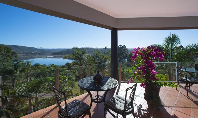 Knysna House | Relax at Lagoon View Villa: 4-Star Stay with Pool & Kitchen