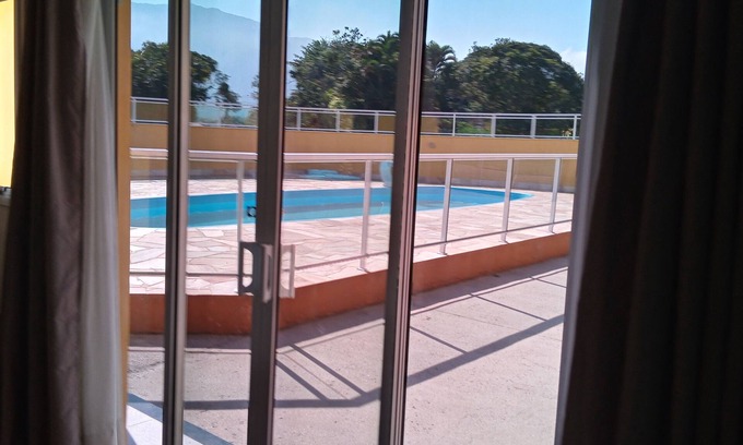 Jardim Capricornio House | Comfort at Laguna Beach: Air Conditioning in Every Room