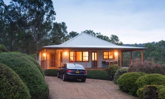 Laguna Cottage | Discover Laguna Cottages: Relax by Watagan Creek