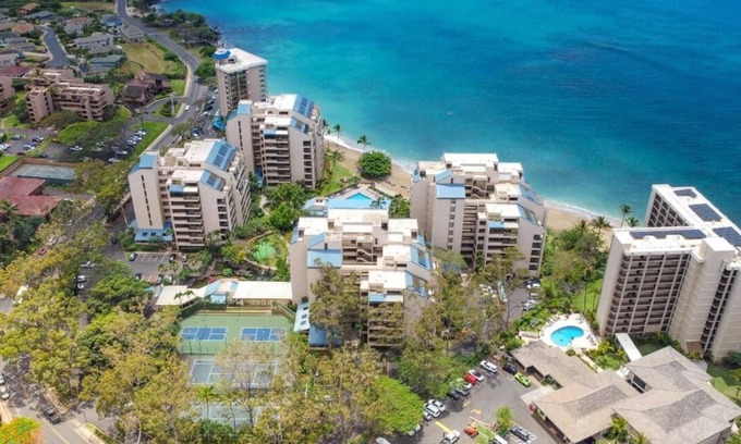 Kahana Resort | Ocean View Lahaina Beach Front Resort with Pool & Spa