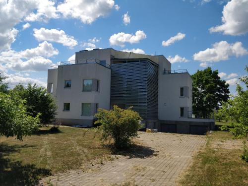 Varska Apartment | Laheveere Villa: Family-Friendly with Breakfast & Pets Allowed