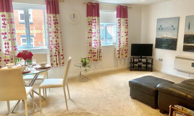 Kettering Apartment | Family-Friendly Retreat at Lahnstein Court with High Reviews
