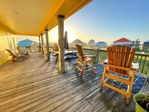Port Bolivar House | Relaxing Retreat with Hot Tub & Private Beach Access