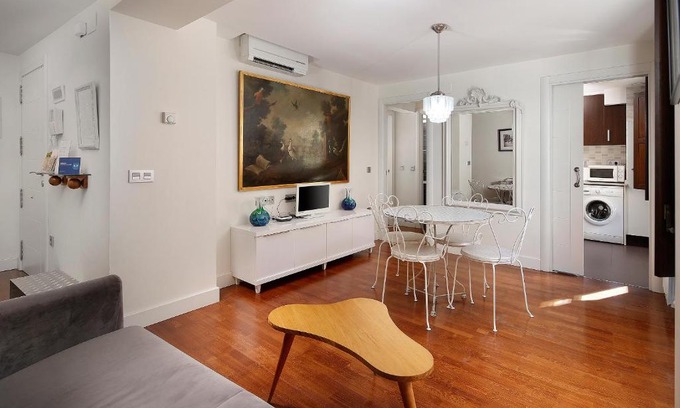 Barbastro Apartment | Tranquil Stay at Laila Home - Rated 9.5/10, Family-Friendly