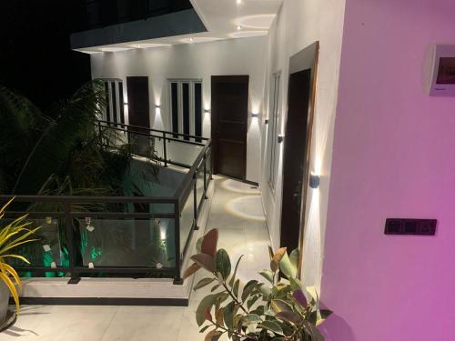 Trincomalee Apartment | Pet-Friendly Lailaguest: Rated 9/10 with Hot Tub Access