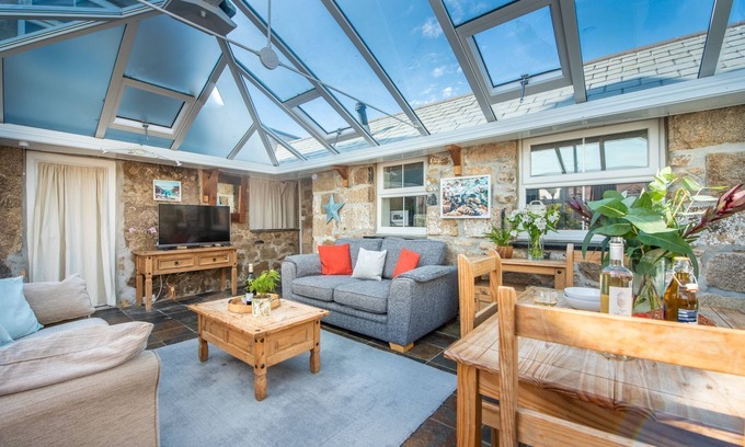 Carbis Bay Cottage | Pet-Friendly Laity Vean Hideaway with Pool & Kitchen