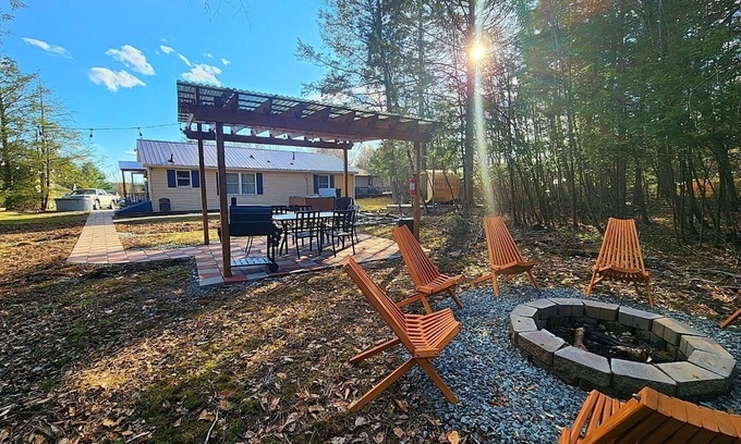 Loch Sheldrake House | Relaxing Catskill Retreat with Hot Tub, Sauna & Firepit