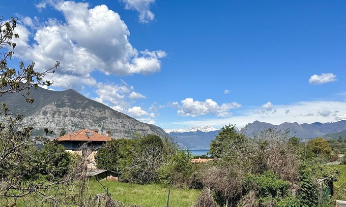 Iseo House | Scenic Lake & Mountain View House with Private Garage