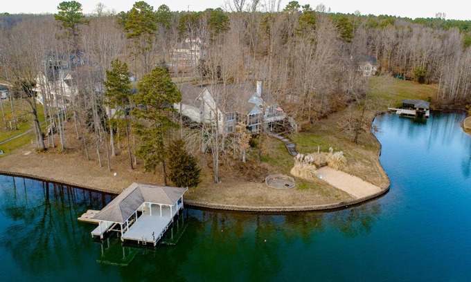 Mineral House | Lake Anna Cabana: Pet & Child Friendly Retreat, Rated 9/10